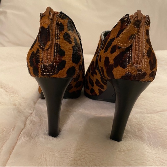 Banana Republic Peep Toe Booties Size 7 - Picture 4 of 6